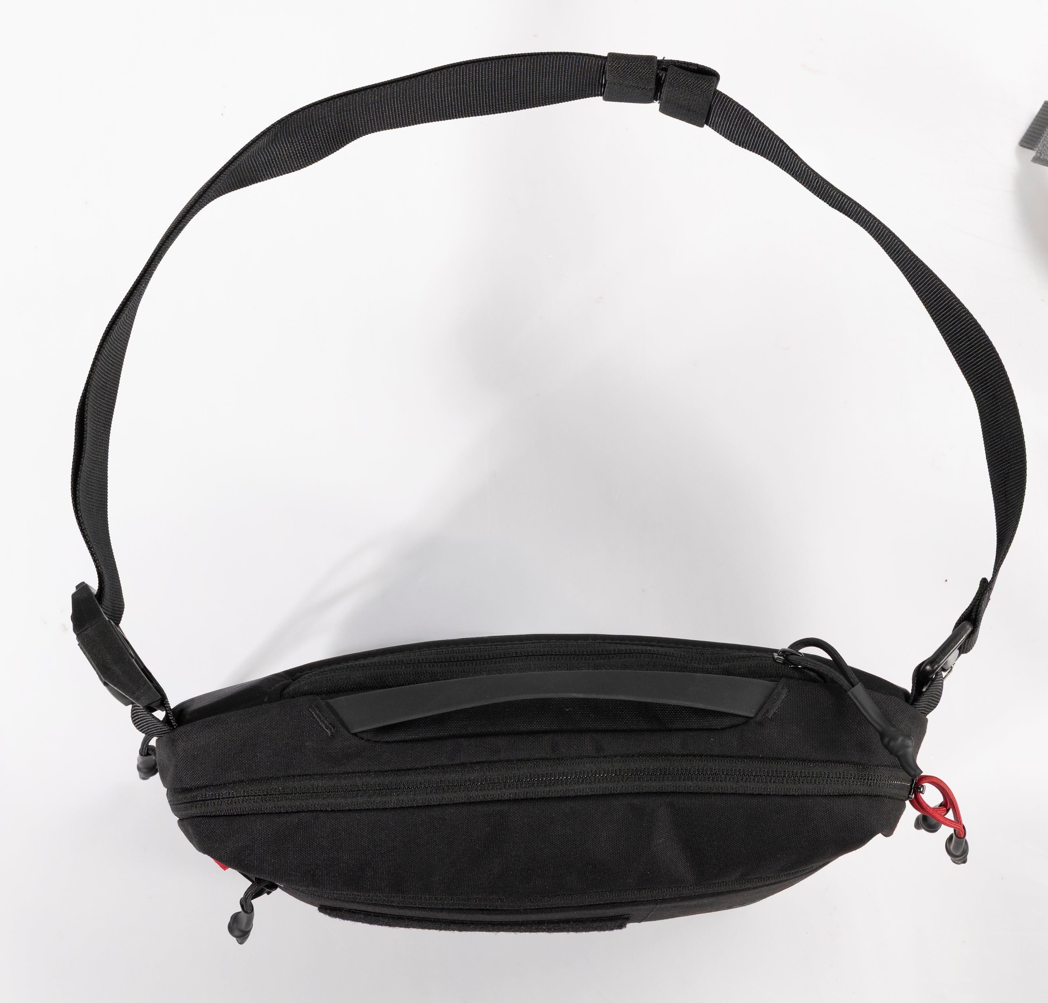 Magecko 34OZ Magnetic Gym Crossbody Bag | Fits 34oz Bottles, 3-Way Carry & Magnetic Closure